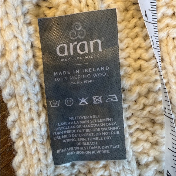 Aran merino wool Cream Buttoned Scarf/wrap made in Ireland. NWOT - Picture 12 of 12
